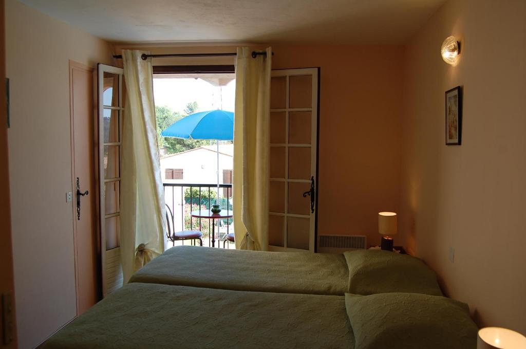 Hotel de la Poste Peymeinade Habitación foto